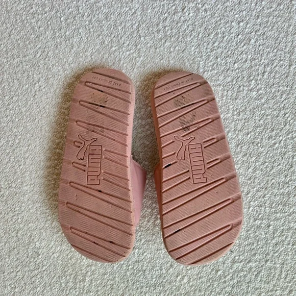 Puma Baby Pink Soft Slides with Silver Metallic Writing Size 7 - Picture 6 of 6